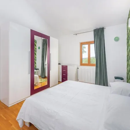 Spacious Holiday In With Private Pool