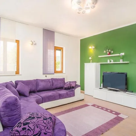 Spacious Holiday In With Private Pool