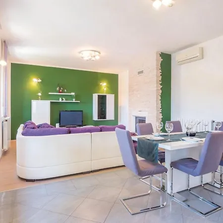 Сasa de vacaciones Spacious Holiday In With Private Pool *